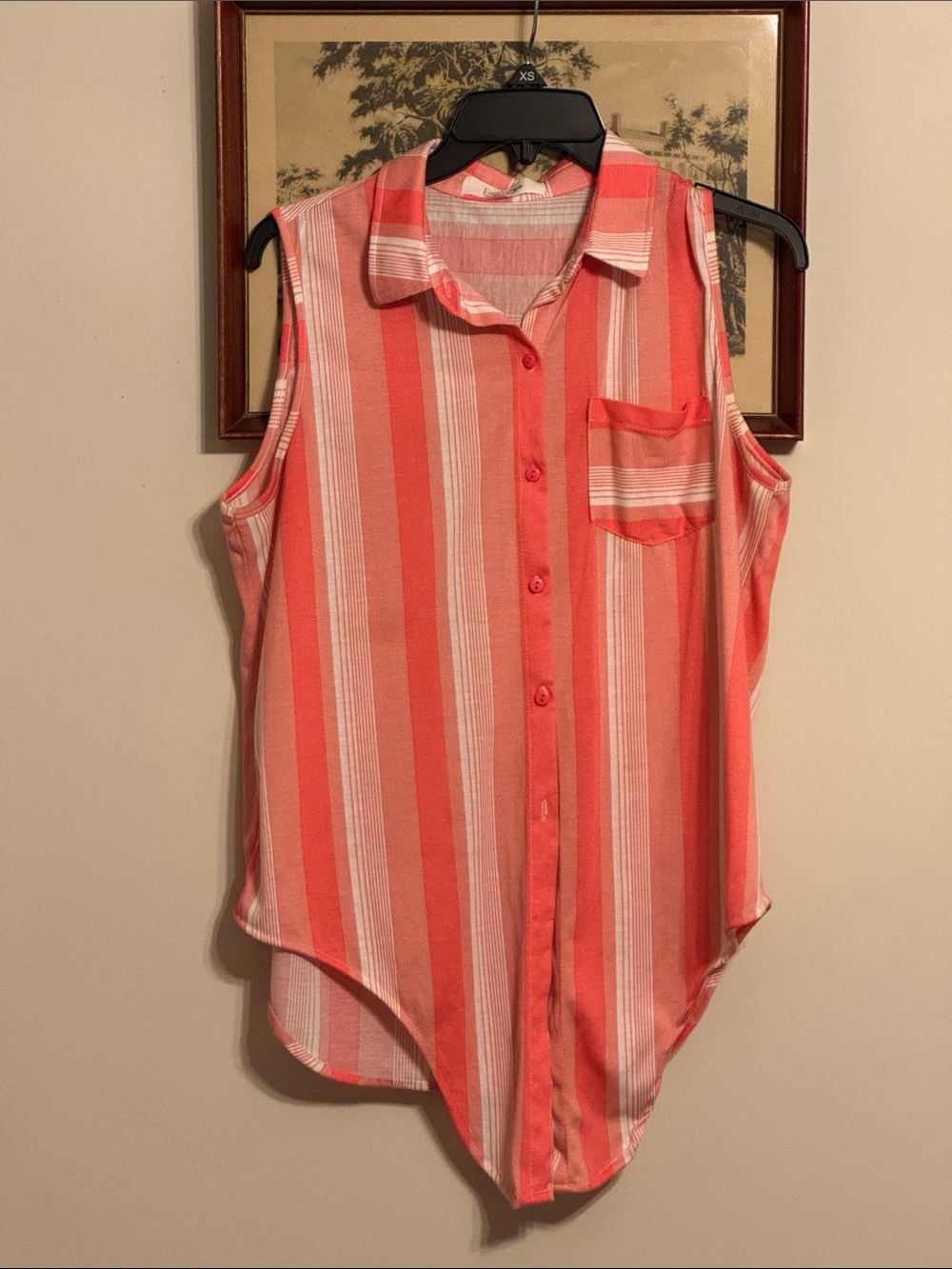 Eden & Olivia Women’s Sleeveless Coral Stripe Button Front Top